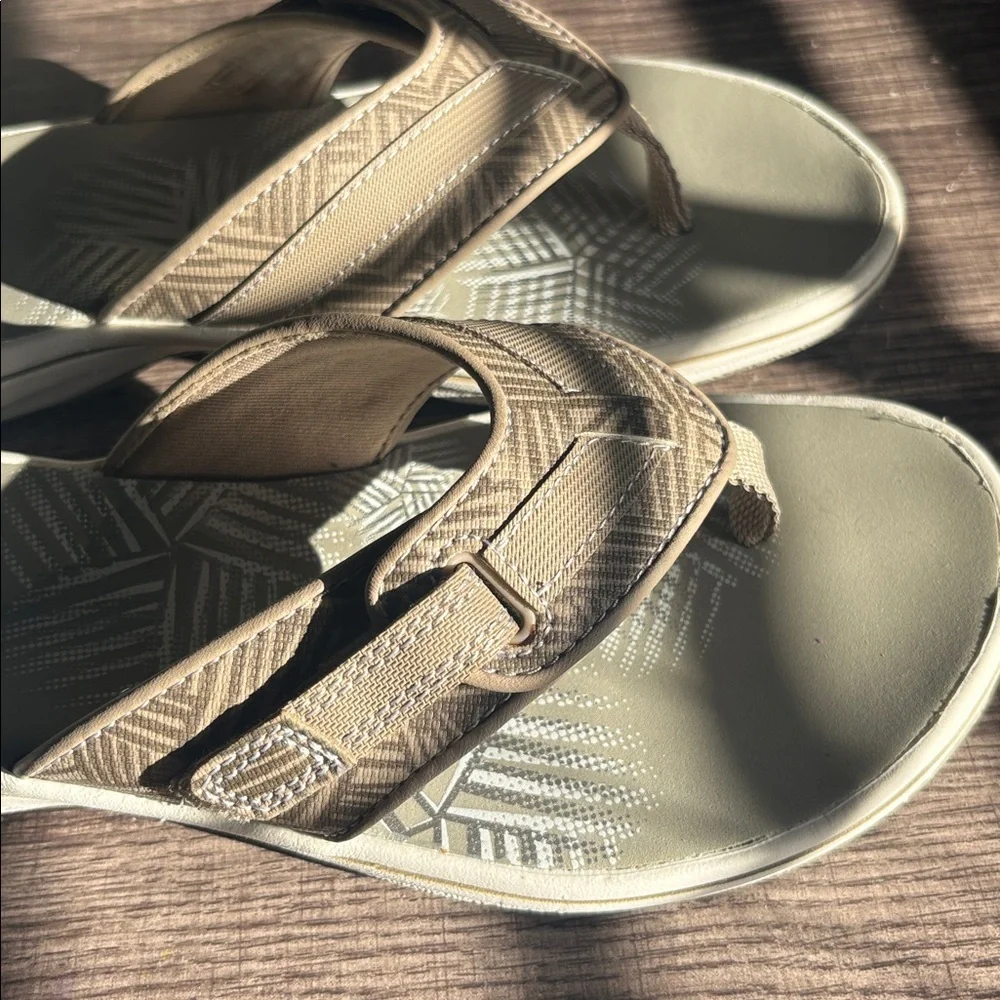 Clarks Kids Brown Flip Flops